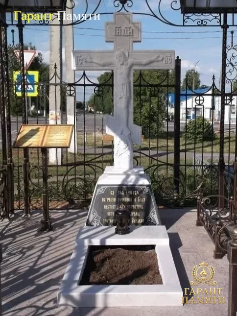Памятник из белого мрамора "Крест" №11